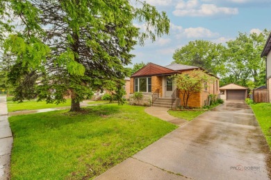 A rare opportunity to own a home in a City with a suburban on Edgebrook Golf Course in Illinois - for sale on GolfHomes.com, golf home, golf lot