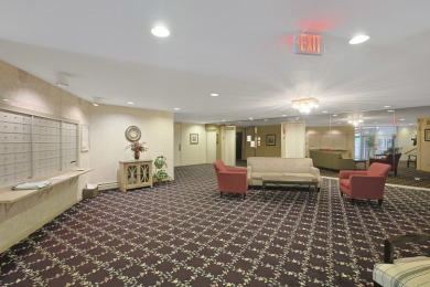 Bright and spacious top-floor 3 bedroom, 2 bath condo in the on Twin Lakes Golf Course in Illinois - for sale on GolfHomes.com, golf home, golf lot