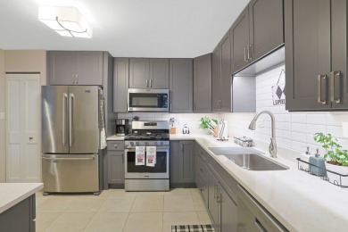 Bright and spacious top-floor 3 bedroom, 2 bath condo in the on Twin Lakes Golf Course in Illinois - for sale on GolfHomes.com, golf home, golf lot