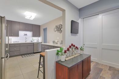 Bright and spacious top-floor 3 bedroom, 2 bath condo in the on Twin Lakes Golf Course in Illinois - for sale on GolfHomes.com, golf home, golf lot