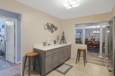 Bright and spacious top-floor 3 bedroom, 2 bath condo in the on Twin Lakes Golf Course in Illinois - for sale on GolfHomes.com, golf home, golf lot