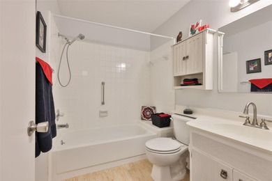 MOVE-IN READY ON A DESIRABLE CORNER LOT IN KINGS POINT!

 on Falcon Watch Golf Club in Florida - for sale on GolfHomes.com, golf home, golf lot