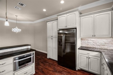 MAKE THIS LOVELY 3-2-2 NUTCRACKER GOLF COURSE VILLA in Pecan on Nutcracker Golf Club in Texas - for sale on GolfHomes.com, golf home, golf lot