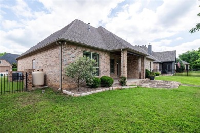 MAKE THIS LOVELY 3-2-2 NUTCRACKER GOLF COURSE VILLA in Pecan on Nutcracker Golf Club in Texas - for sale on GolfHomes.com, golf home, golf lot