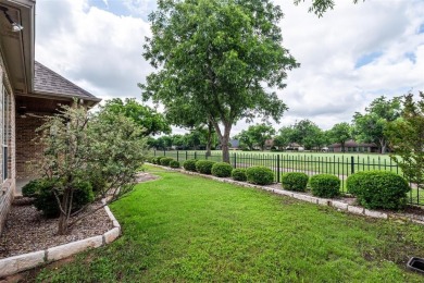MAKE THIS LOVELY 3-2-2 NUTCRACKER GOLF COURSE VILLA in Pecan on Nutcracker Golf Club in Texas - for sale on GolfHomes.com, golf home, golf lot