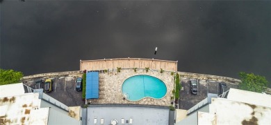 Bright & modern 1 bed/1.5 bath condo on prestigious Diplomat on  in Florida - for sale on GolfHomes.com, golf home, golf lot