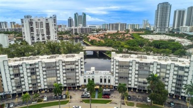 Bright & modern 1 bed/1.5 bath condo on prestigious Diplomat on  in Florida - for sale on GolfHomes.com, golf home, golf lot