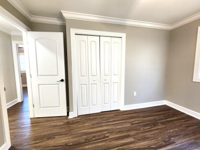 BEAUTIFULLY RENOVATED THROUGHOUT- this spacious 4 Bedroom, 3 on Lions Club Municipal Golf Course in Arkansas - for sale on GolfHomes.com, golf home, golf lot