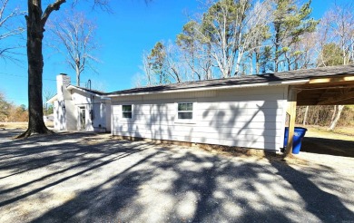 BEAUTIFULLY RENOVATED THROUGHOUT- this spacious 4 Bedroom, 3 on Lions Club Municipal Golf Course in Arkansas - for sale on GolfHomes.com, golf home, golf lot