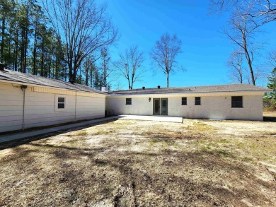 BEAUTIFULLY RENOVATED THROUGHOUT- this spacious 4 Bedroom, 3 on Lions Club Municipal Golf Course in Arkansas - for sale on GolfHomes.com, golf home, golf lot