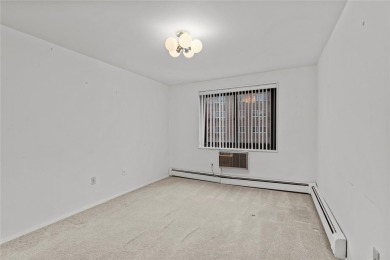 Commuter's Dream! 2 bedrooms, 2 bathrooms with terrace with on Scarsdale Golf Club in New York - for sale on GolfHomes.com, golf home, golf lot