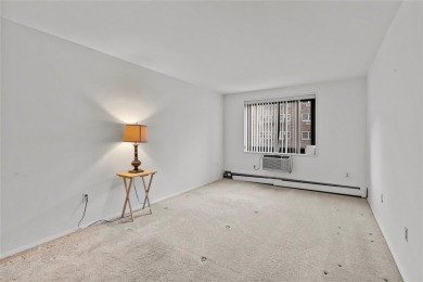 Commuter's Dream! 2 bedrooms, 2 bathrooms with terrace with on Scarsdale Golf Club in New York - for sale on GolfHomes.com, golf home, golf lot