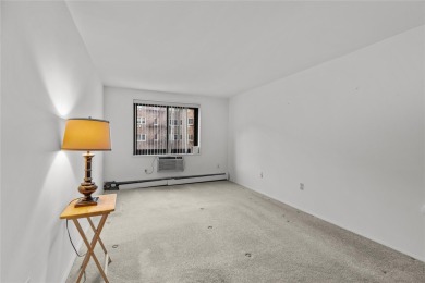 Commuter's Dream! 2 bedrooms, 2 bathrooms with terrace with on Scarsdale Golf Club in New York - for sale on GolfHomes.com, golf home, golf lot