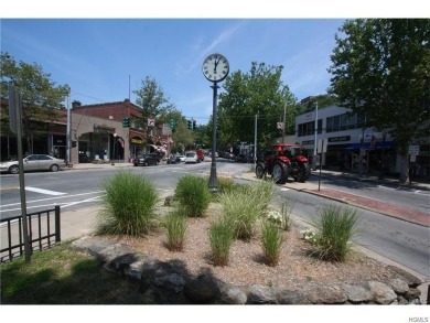 Commuter's Dream! 2 bedrooms, 2 bathrooms with terrace with on Scarsdale Golf Club in New York - for sale on GolfHomes.com, golf home, golf lot
