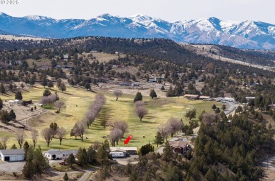 Enjoy the beauty of this custom built home that overlooks the on John Day Golf Club in Oregon - for sale on GolfHomes.com, golf home, golf lot