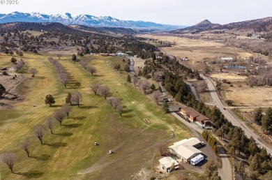 Enjoy the beauty of this custom built home that overlooks the on John Day Golf Club in Oregon - for sale on GolfHomes.com, golf home, golf lot