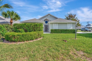 Spacious and open 3/2 home in the heart of Hobe Sound.  Upgrades on Heritage Ridge Golf Club in Florida - for sale on GolfHomes.com, golf home, golf lot