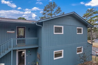 Welcome to 20D Hartwell Villas, a 2nd-floor, 3-bedroom, 2-bath on Stone Creek Cove Golf Course in South Carolina - for sale on GolfHomes.com, golf home, golf lot