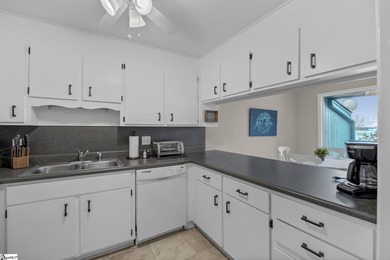 Welcome to 20D Hartwell Villas, a 2nd-floor, 3-bedroom, 2-bath on Stone Creek Cove Golf Course in South Carolina - for sale on GolfHomes.com, golf home, golf lot