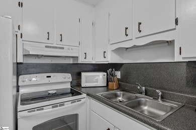 Welcome to 20D Hartwell Villas, a 2nd-floor, 3-bedroom, 2-bath on Stone Creek Cove Golf Course in South Carolina - for sale on GolfHomes.com, golf home, golf lot