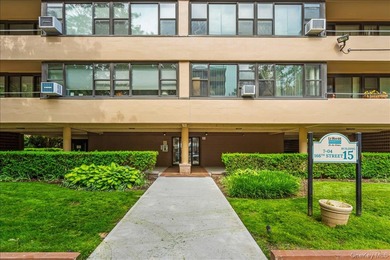 Beechhurst one-bedroom top-floor unit in Le Havre offers on Clearview Park Golf Course in New York - for sale on GolfHomes.com, golf home, golf lot