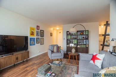 Fully renovated studio with separate den/sleeping area on Sydney R. Marovitz Golf Course in Illinois - for sale on GolfHomes.com, golf home, golf lot