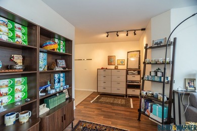 Fully renovated studio with separate den/sleeping area on Sydney R. Marovitz Golf Course in Illinois - for sale on GolfHomes.com, golf home, golf lot