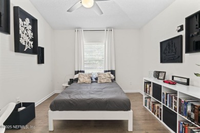 Welcome home! this beautifully renovated, move-in-ready townhome on Golf Club At Fleming Island in Florida - for sale on GolfHomes.com, golf home, golf lot