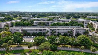 Welcome to your perfect Florida retreat! This beautifully on Wynmoor Golf Course in Florida - for sale on GolfHomes.com, golf home, golf lot