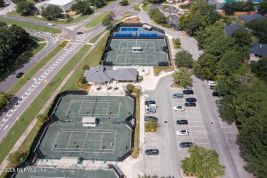 Welcome home! this beautifully renovated, move-in-ready townhome on Golf Club At Fleming Island in Florida - for sale on GolfHomes.com, golf home, golf lot