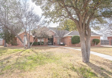 SPECTACULAR HOME SITUATED ON #6 NORTH IN GREEN TREE! BEAUTIFUL on Green Tree Country Club in Texas - for sale on GolfHomes.com, golf home, golf lot