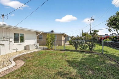 Charming single family home in Sun City Center - Move-In Ready & on North Lakes Golf Course in Florida - for sale on GolfHomes.com, golf home, golf lot