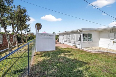 Charming single family home in Sun City Center - Move-In Ready & on North Lakes Golf Course in Florida - for sale on GolfHomes.com, golf home, golf lot