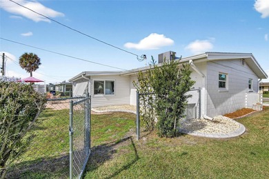 Charming single family home in Sun City Center - Move-In Ready & on North Lakes Golf Course in Florida - for sale on GolfHomes.com, golf home, golf lot