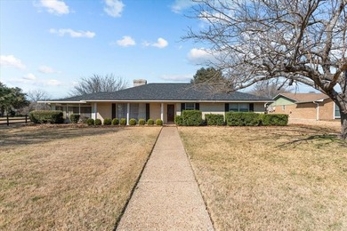 Charming 3 bedroom, 2 bath home next to the Lake Waco Golf Club on The Lake Country Club - Lake Waco in Texas - for sale on GolfHomes.com, golf home, golf lot
