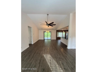 Looking for charm, comfort & convenience all in one? Welcome to on Harbour Point Golf Club in North Carolina - for sale on GolfHomes.com, golf home, golf lot