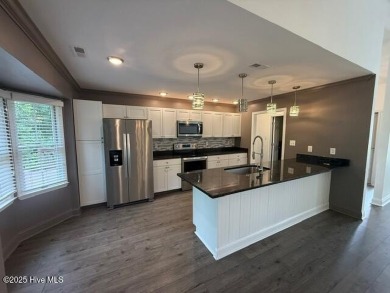 Looking for charm, comfort & convenience all in one? Welcome to on Harbour Point Golf Club in North Carolina - for sale on GolfHomes.com, golf home, golf lot