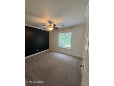 Looking for charm, comfort & convenience all in one? Welcome to on Harbour Point Golf Club in North Carolina - for sale on GolfHomes.com, golf home, golf lot