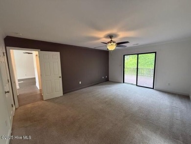 Looking for charm, comfort & convenience all in one? Welcome to on Harbour Point Golf Club in North Carolina - for sale on GolfHomes.com, golf home, golf lot