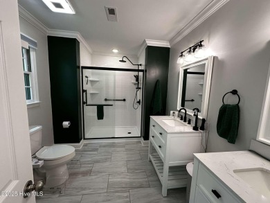 Looking for charm, comfort & convenience all in one? Welcome to on Harbour Point Golf Club in North Carolina - for sale on GolfHomes.com, golf home, golf lot