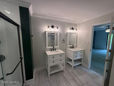 Looking for charm, comfort & convenience all in one? Welcome to on Harbour Point Golf Club in North Carolina - for sale on GolfHomes.com, golf home, golf lot