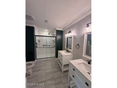 Looking for charm, comfort & convenience all in one? Welcome to on Harbour Point Golf Club in North Carolina - for sale on GolfHomes.com, golf home, golf lot