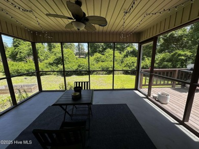 Looking for charm, comfort & convenience all in one? Welcome to on Harbour Point Golf Club in North Carolina - for sale on GolfHomes.com, golf home, golf lot