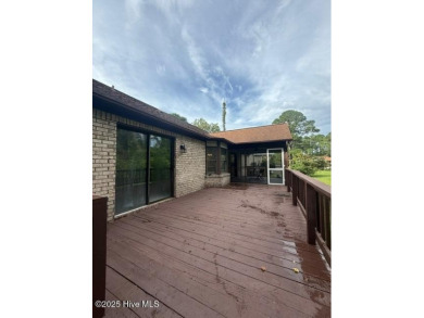 Looking for charm, comfort & convenience all in one? Welcome to on Harbour Point Golf Club in North Carolina - for sale on GolfHomes.com, golf home, golf lot