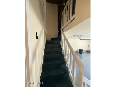Looking for charm, comfort & convenience all in one? Welcome to on Harbour Point Golf Club in North Carolina - for sale on GolfHomes.com, golf home, golf lot