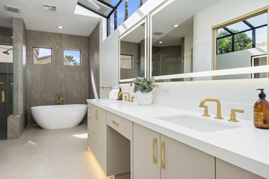 MODERN. REMODELED. STUNNING VIEWS. PRIVATE POOL. Step into on Desert Horizons Country Club in California - for sale on GolfHomes.com, golf home, golf lot