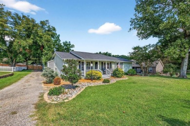 Charming 3-Bed, 2-Bath Home on the East Side of Lake on Lake Kiowa Golf Course in Texas - for sale on GolfHomes.com, golf home, golf lot