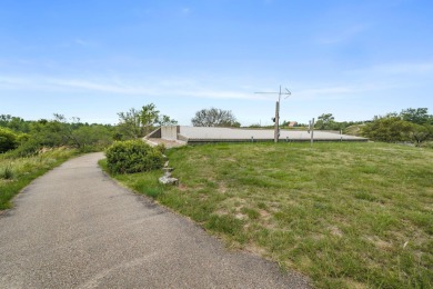 Peaceful retreat surrounded by trees and wildlife! Quaint 2 bed on Clarendon Country Club in Texas - for sale on GolfHomes.com, golf home, golf lot