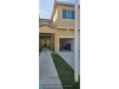 Stunning & spacious 3 bedroom 2.5-bathroom townhouse with on The Carolina Club in Florida - for sale on GolfHomes.com, golf home, golf lot