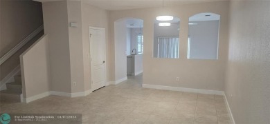 Stunning & spacious 3 bedroom 2.5-bathroom townhouse with on The Carolina Club in Florida - for sale on GolfHomes.com, golf home, golf lot